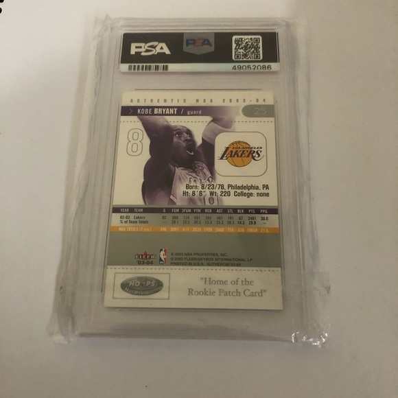 2003 Fleer Authentix Kobe Bryant - Picture 2 of 2